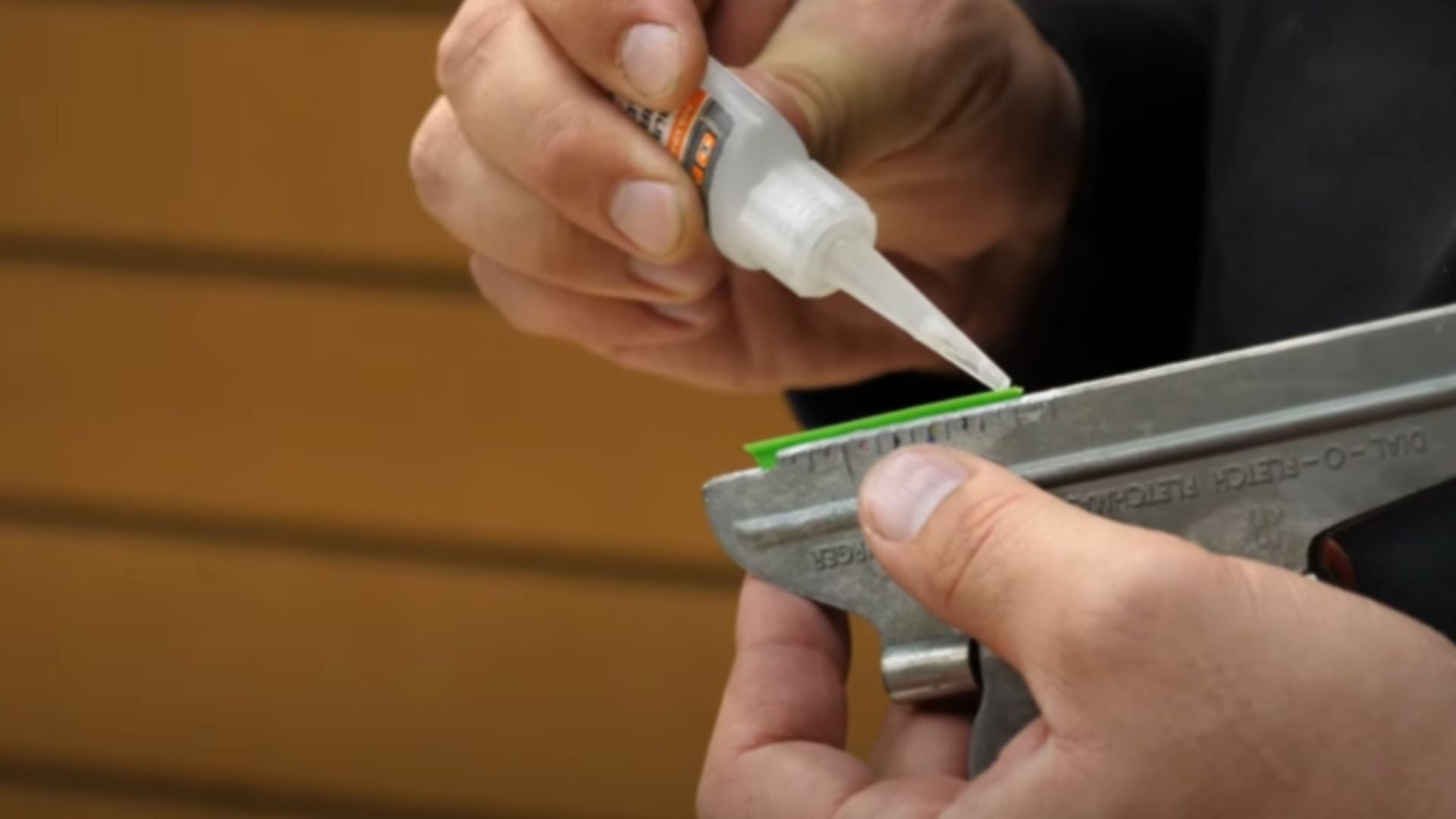 Adjustable Aluminum Arrow Fletching Jig With Scale - Portable Tool For Gluing Arrow Vanes & Feathers